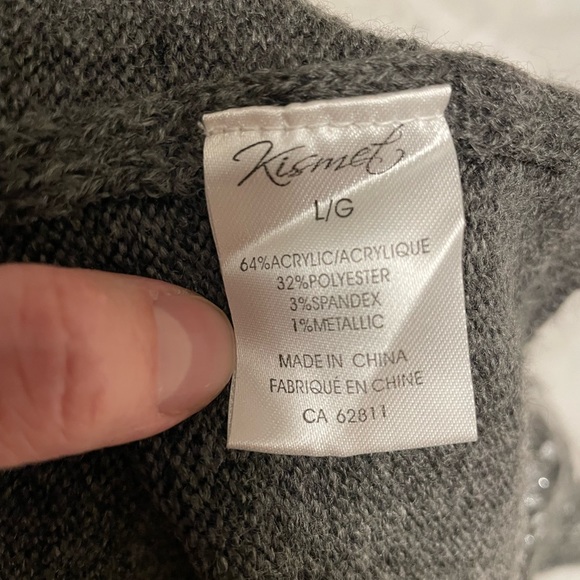 Ladies patterned grey and white sweater. Size L. Washed but never worn. - Picture 7 of 9